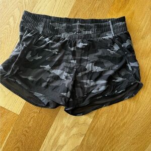 Athleta Camouflage mesh racer run short small